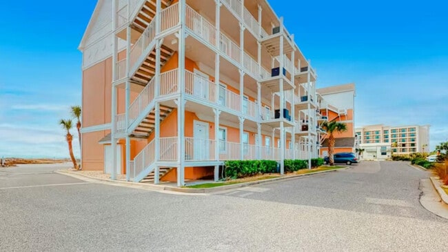 Building Photo - 572 E Beach Blvd