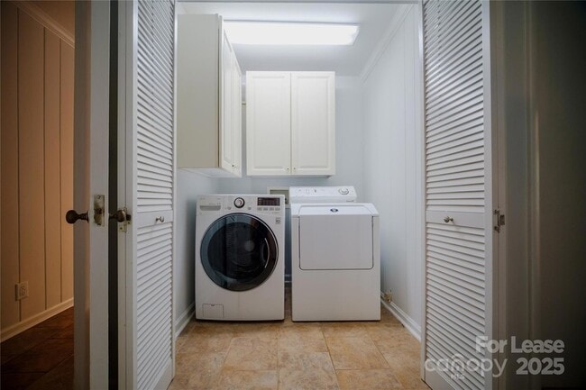 Building Photo - 1123 Lynbrook Dr