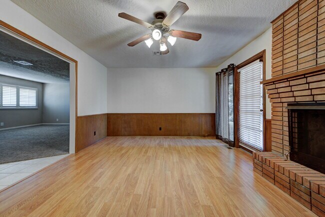 Building Photo - 1202 Benson Dr