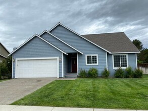 Building Photo - Nice 3 Bed, 2 Bath Home!