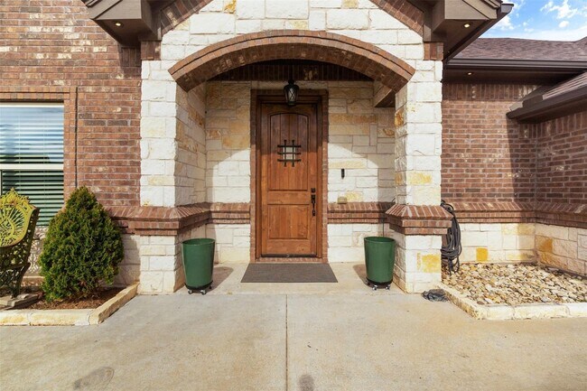 Building Photo - Beautiful Home In Pecan Planation