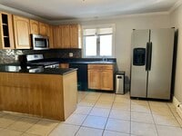 Building Photo - 265 Sylvan St