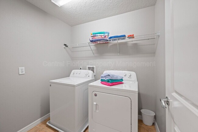 Building Photo - 5552 Misty Oak Cir