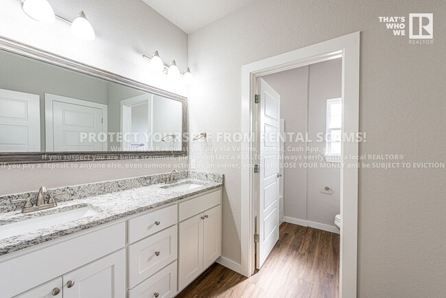 Building Photo - 3102 SW Garrison Ln
