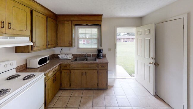 Building Photo - 245 Crabapple Cir