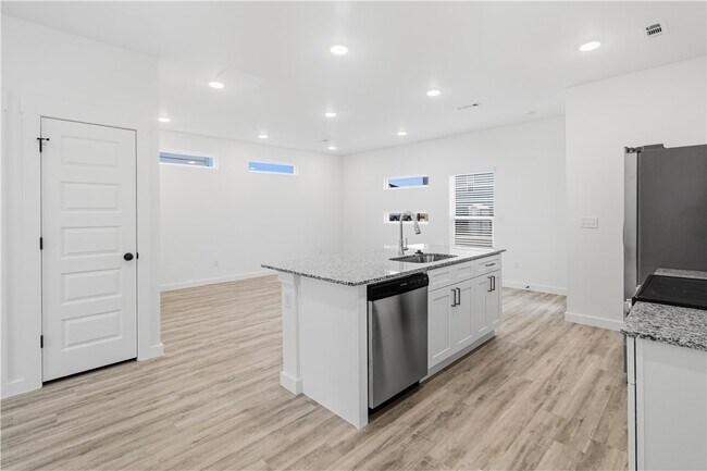Building Photo - 501 Solar St