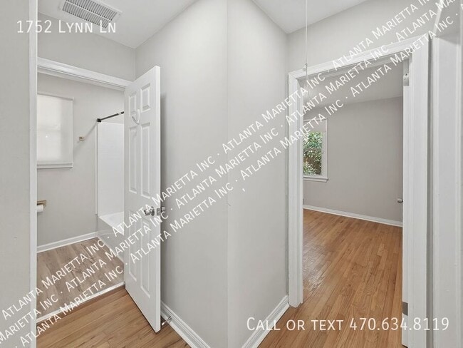 Building Photo - 1752 Lynn Ln