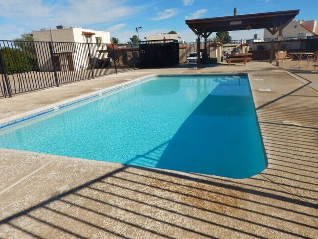 Building Photo - Very Nice 2 Bedroom Condo!!!