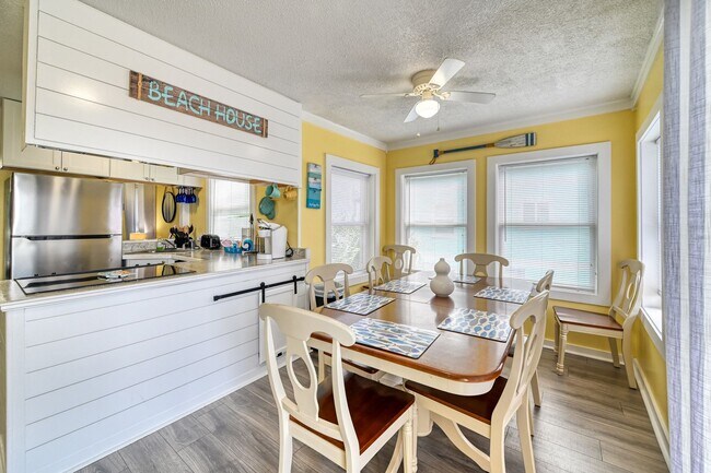 Building Photo - FULLY FURNISHED OFF-SEASON RENTAL STARTING MID-OCT