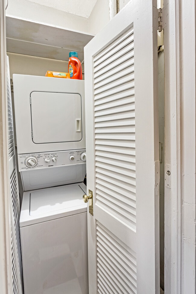 Building Photo - 545 E Congress St