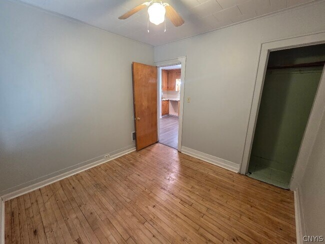 Building Photo - 112 Gale Ave