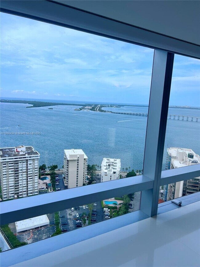 Building Photo - 1435 Brickell Ave