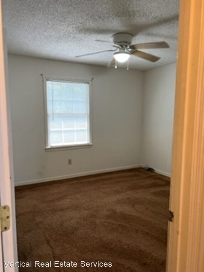 Building Photo - 2 br, 1 bath House - 122-1 Medford Drive