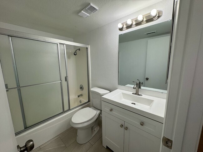 Building Photo - 25015 Peachland Ave