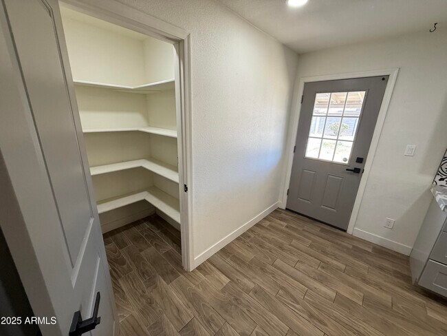 Building Photo - 301 N Apache Dr