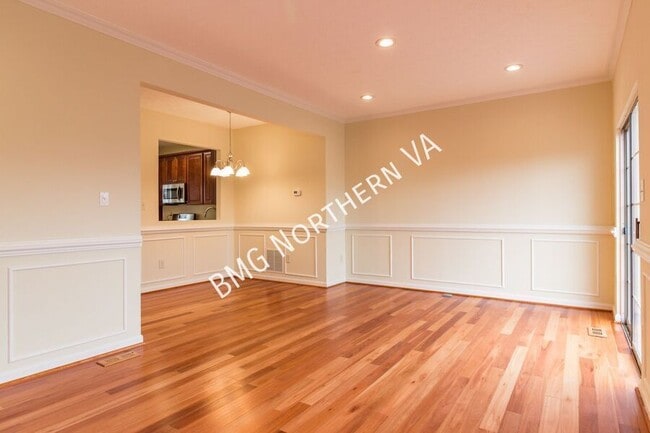 Building Photo - 44126 Tippecanoe Terrace