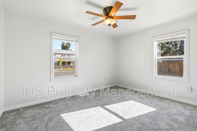 Building Photo - 1105 Thayer Dr