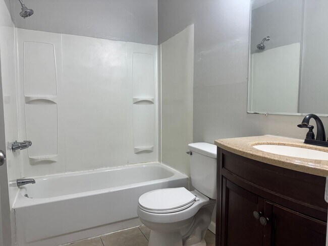 Building Photo - Great 1BR Unit