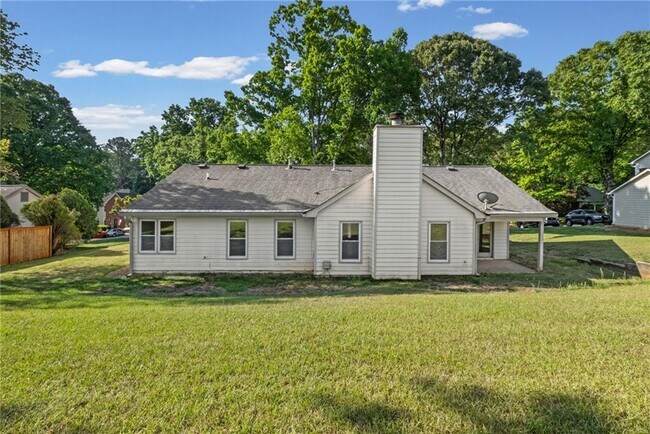 Building Photo - 1194 Meadow Oaks Dr NW