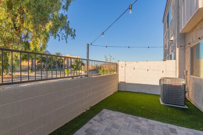 Building Photo - 2134 W Harmont Dr