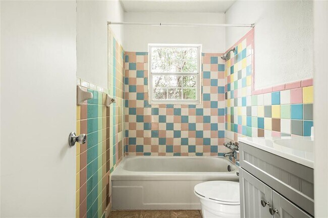Building Photo - 918 E 50th None