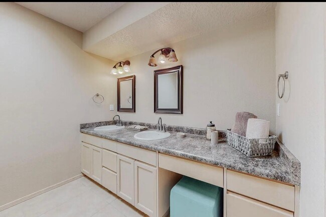 Building Photo - 2411 Tramway Terrace Ct NE
