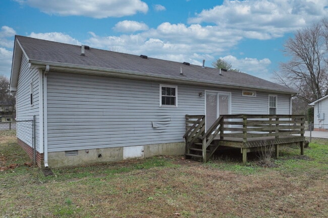 Building Photo - Car-free convenience! Modern 3 Bed Home Minutes from Downtown Gallatin