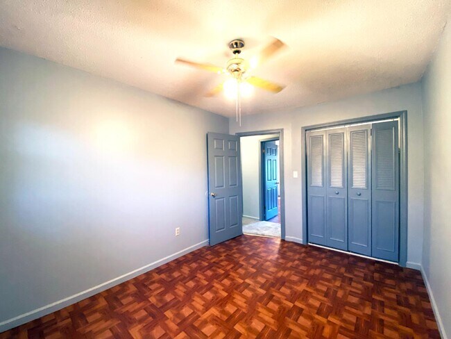 Building Photo - 739 S Germantown Cir