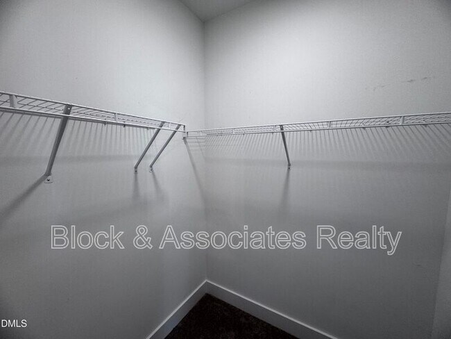 Building Photo - 440 Douglas Falls Dr