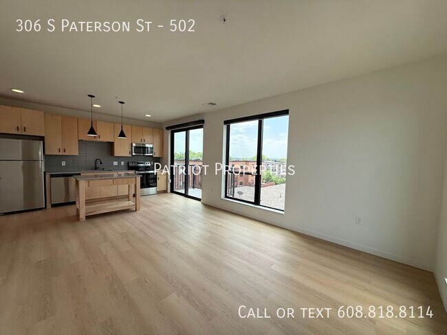 Building Photo - 306 S Paterson St