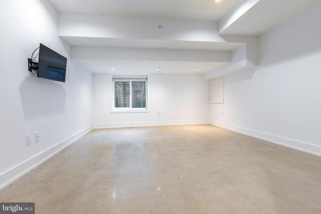Building Photo - 2058 E Susquehanna Ave