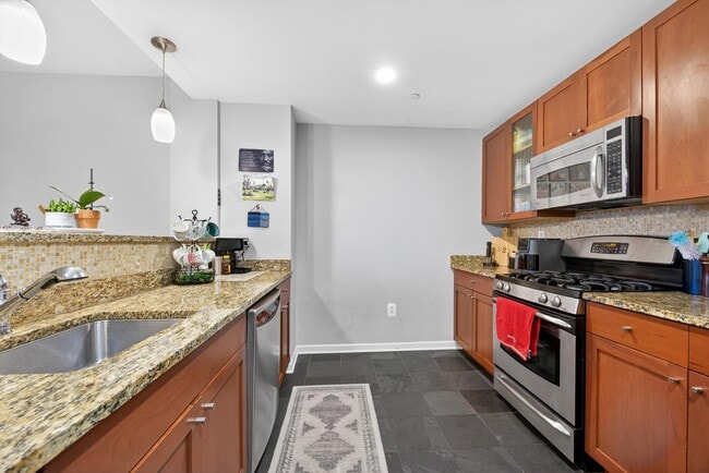 Building Photo - 700 Grove St