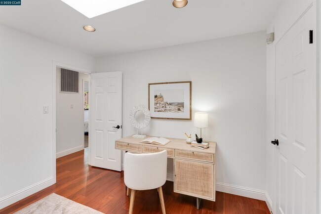 Building Photo - 2424 San Miguel Dr