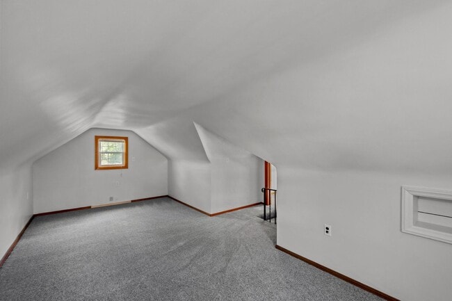 Building Photo - Gorgeous 2 bedroom home in Clairton availa...
