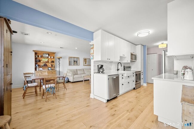 Building Photo - 108 Southport Woods Drive