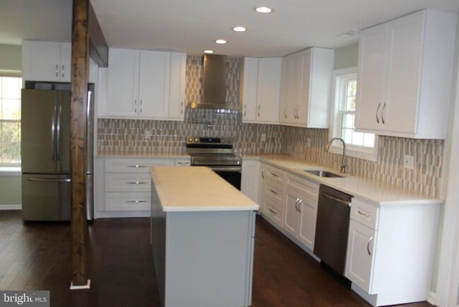 Building Photo - 252 Marble Ct