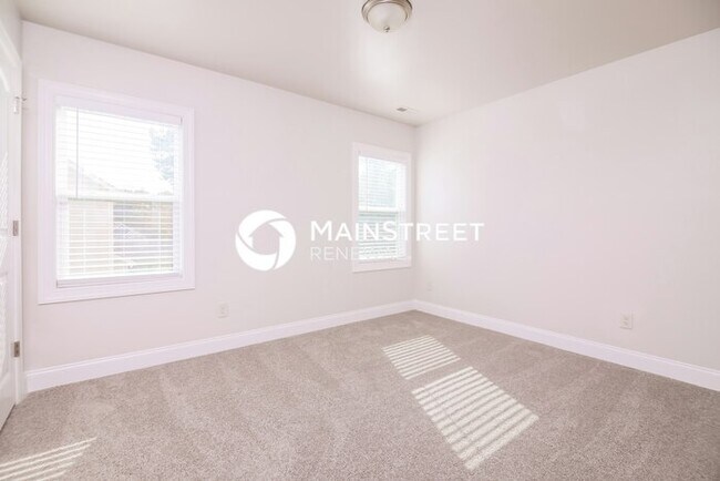 Building Photo - 4 Bedroom Pet-Friendly Home in FRANKLINTON...