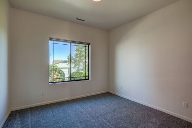 Building Photo - 3 Bedroom, 2 Bath Home in Prescott!