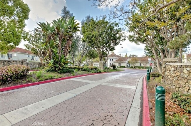 Building Photo - 65 Whippoorwill Ln