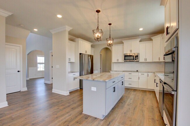 Building Photo - HUGE house in Farmington