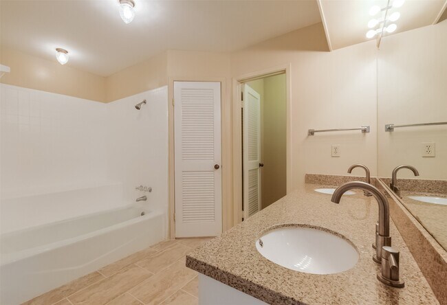 Building Photo - 514 Shady Dale Dr