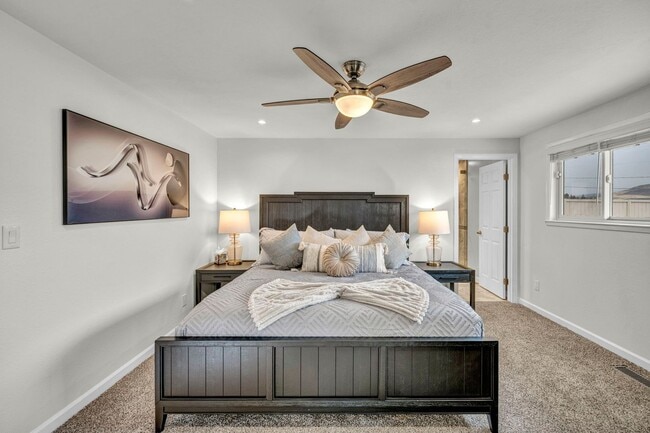 Building Photo - FULLY FURNISHED MOUNTAIN VIEW RETREAT with HOT TUB, RV PARKING & NO HOA