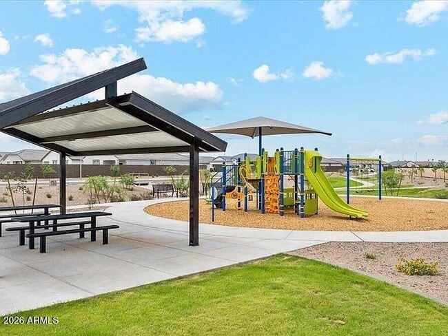 Building Photo - 1575 E Lardner Dr