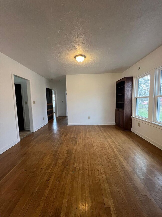 Building Photo - 14221 Glenside Rd