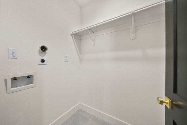 Building Photo - 3615 Dreyfus St