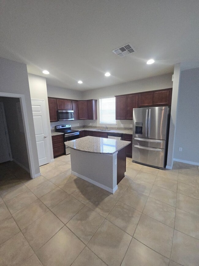 Building Photo - 3 bed 2 bath home built in 2021