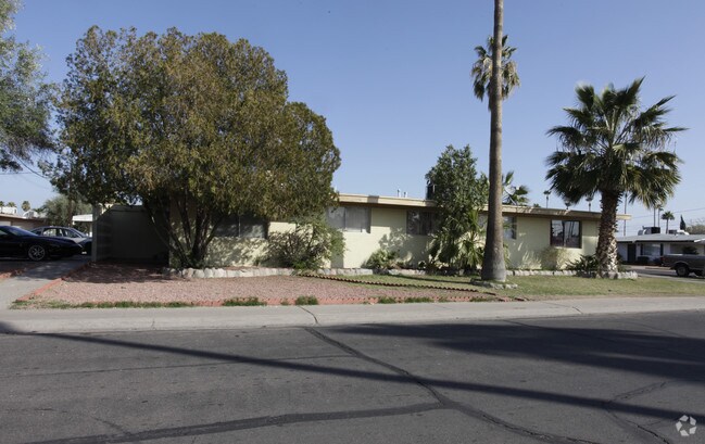 Building Photo - 3202 N 67th Pl