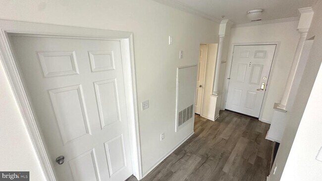 Building Photo - 7011 Falls Reach Dr