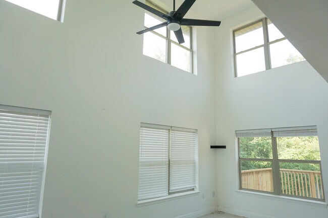 Building Photo - 127 Bronze Cir