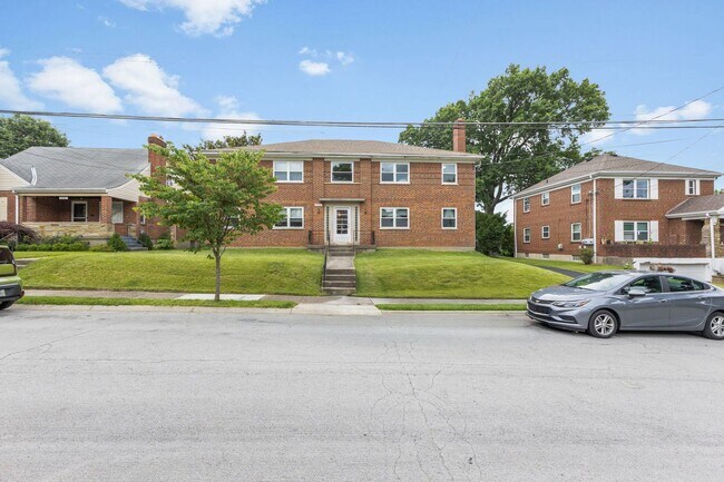 Building Photo - 3332 Maple Crest Pl